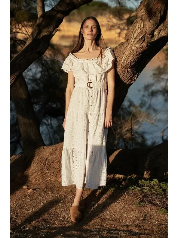 Dlouhé šaty se spadlými rameny