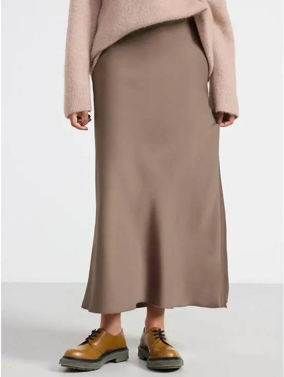 Saténová dlouhá sukně