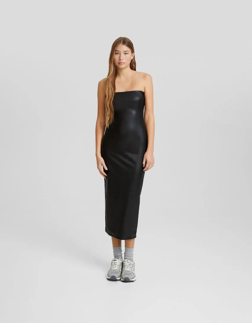 Midi šaty koženého vzhledu bez ramínek