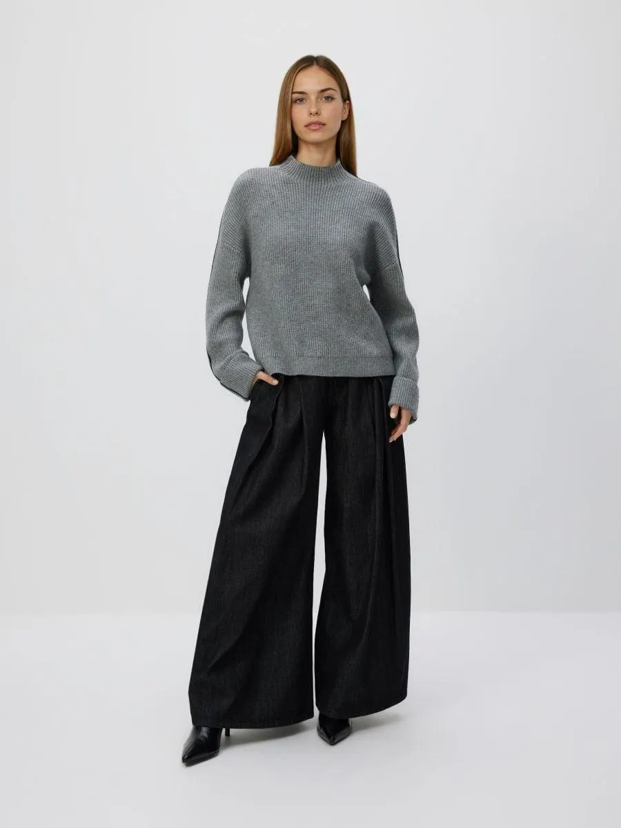 Svetr s kontrastní lemovkou