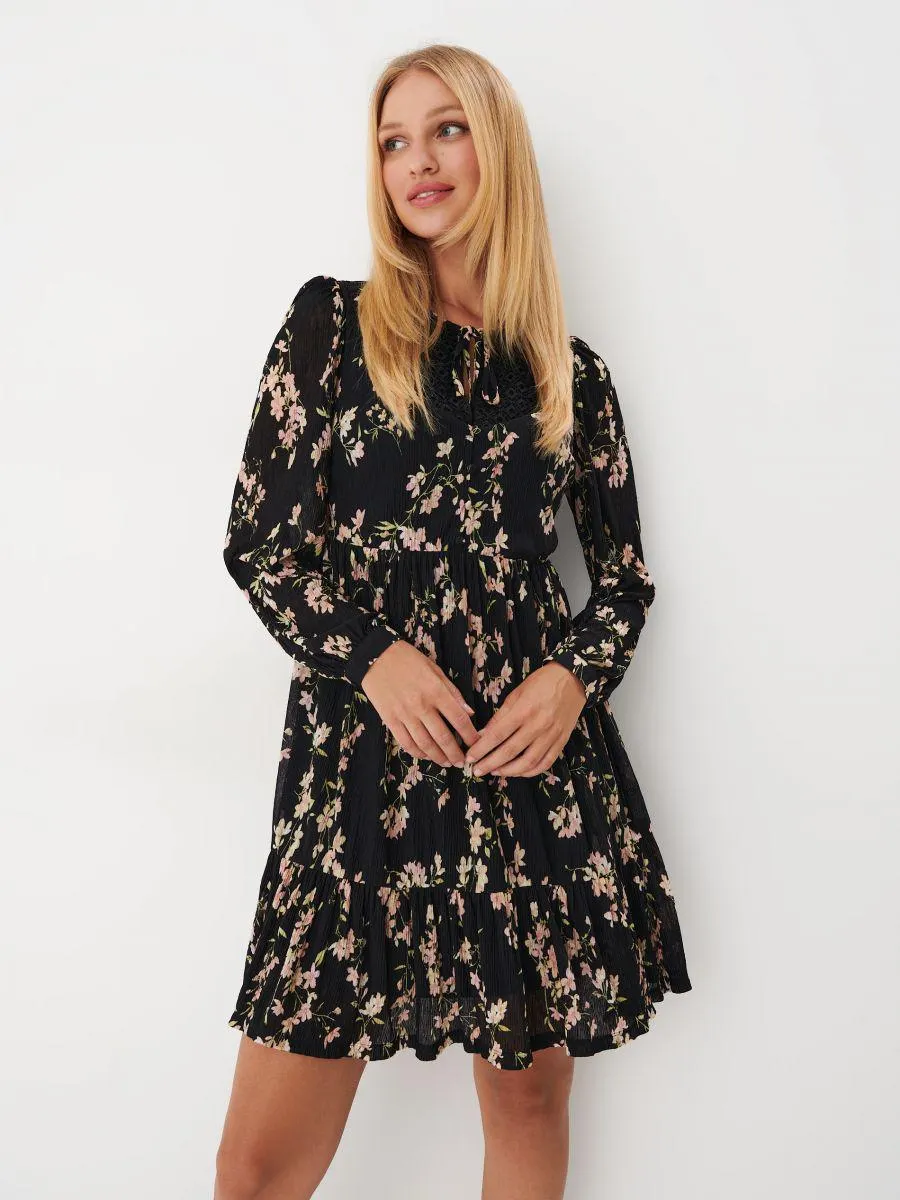 Mini šaty s dlouhými rukávy