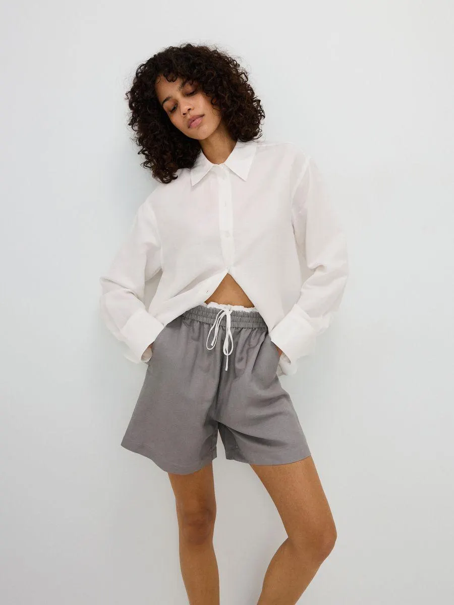 Šortky s kontrastní lemovkou