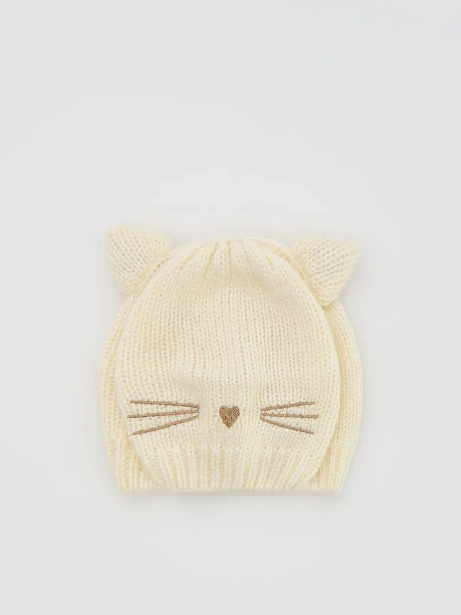 Baret s vyšívanou aplikací