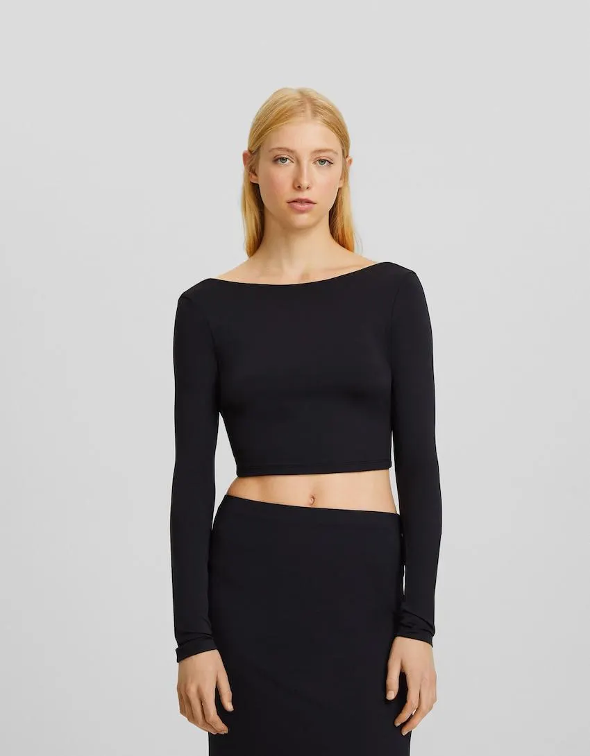 Tričko s odhalenými zády a dlouhými rukávy