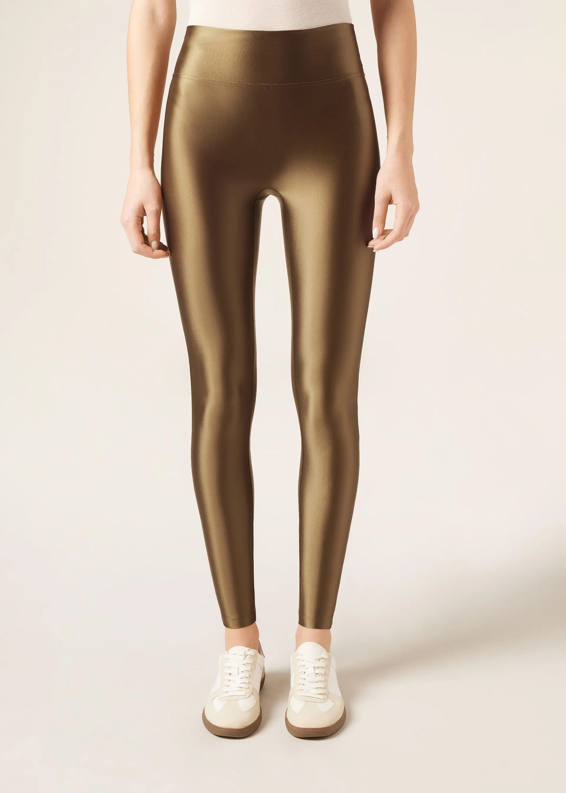 Velmi lesklé legíny s hlazeným povrchem