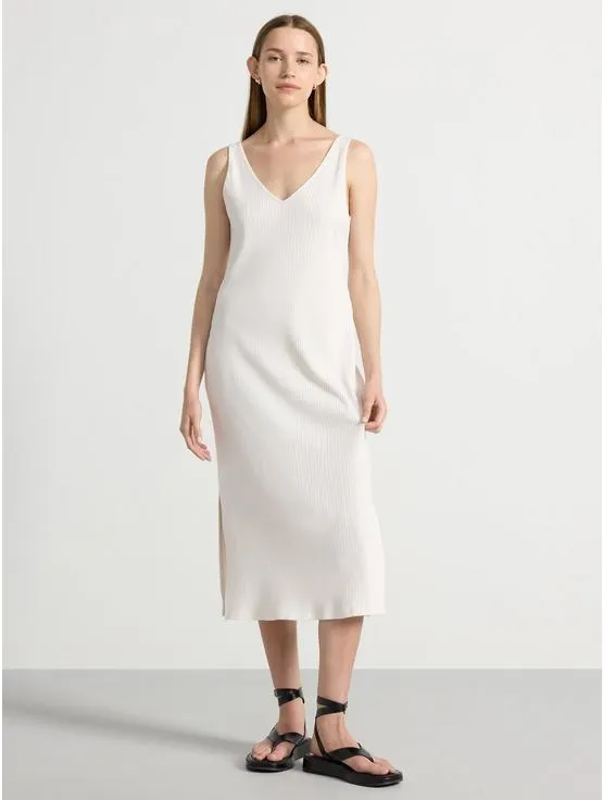 Ermløs ribbet kjole
