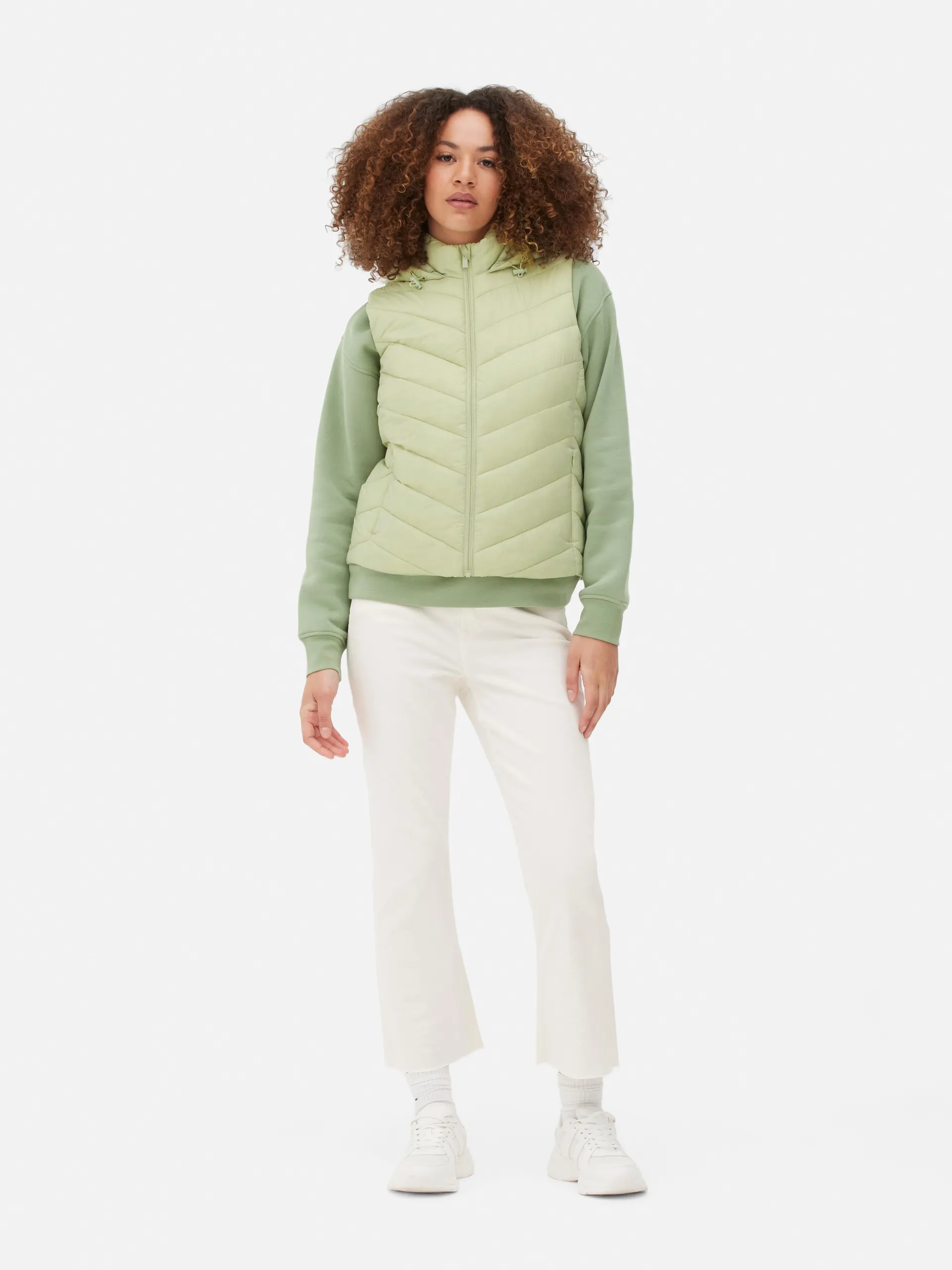 Superlehká prošívaná vesta s kapucí