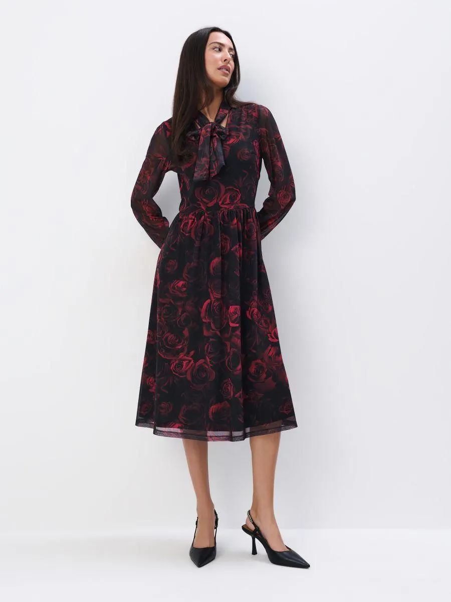 Midi šaty se zavazováním u krku