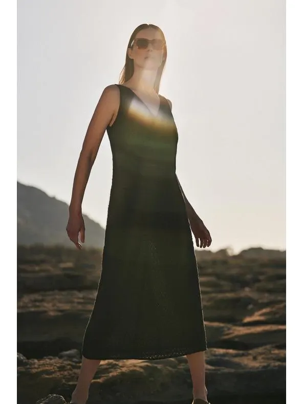 Černé šaty na ramínka