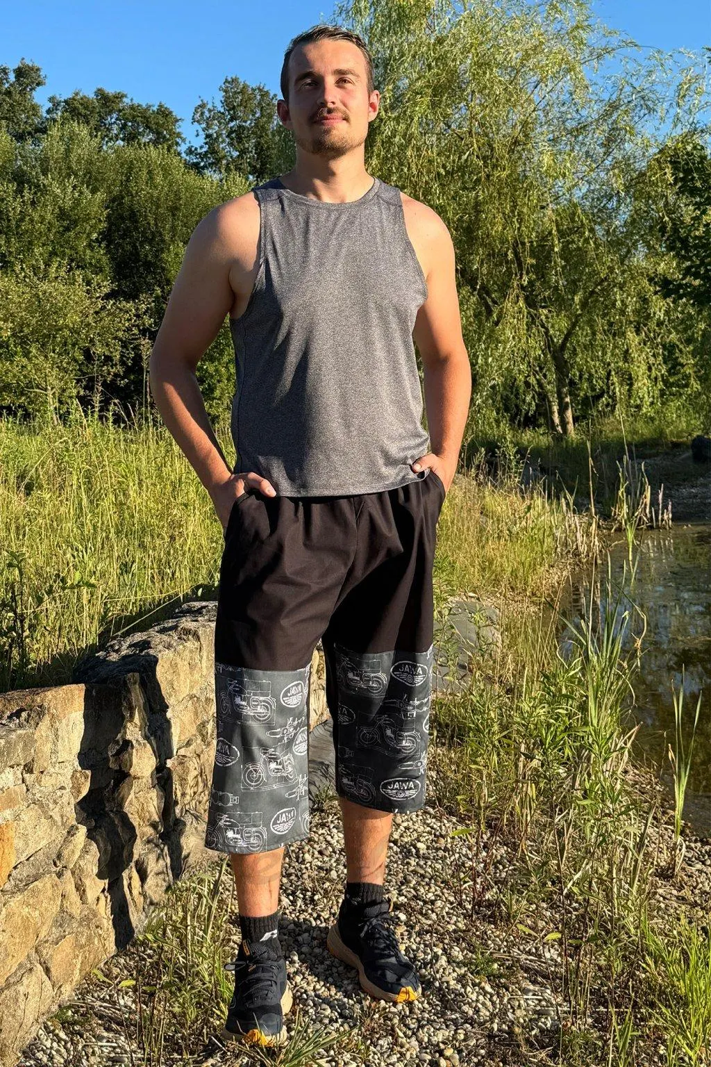 Capri combi černé plátno + originální tisk se šedou - délka 55 cm nebo 77 cm