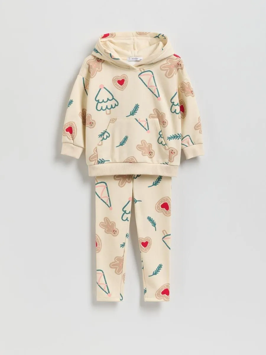 Zateplená souprava s vánočním motivem