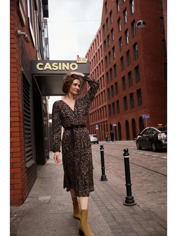 Hnědé vzorované šaty Moodo