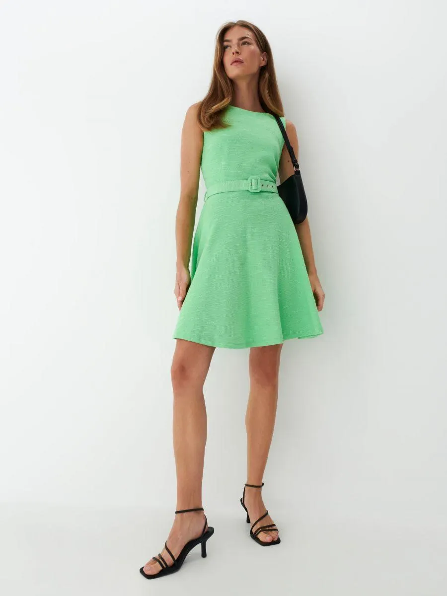 Dámské šaty s páskem