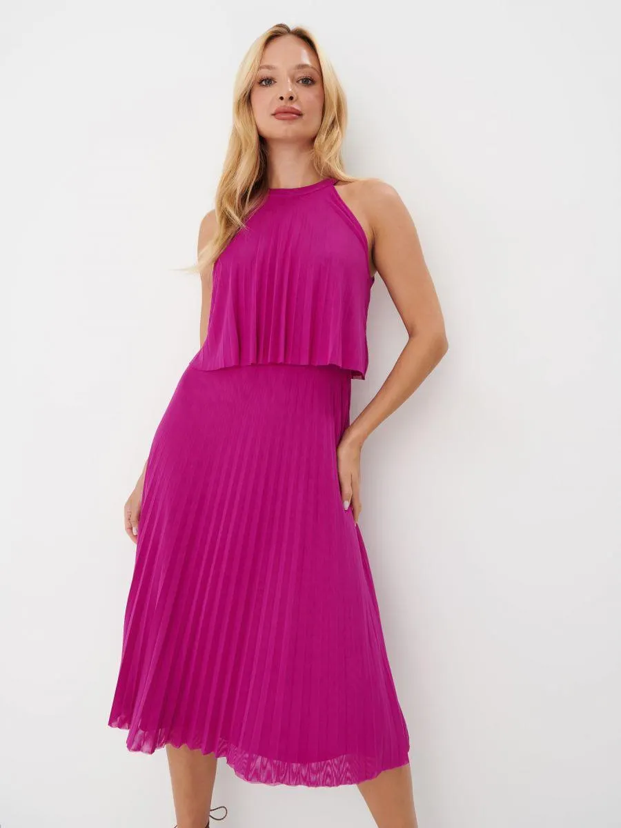 Šaty s výstřihem halter