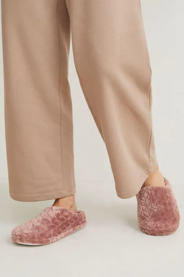 Domácí obuv z umělé kožešiny