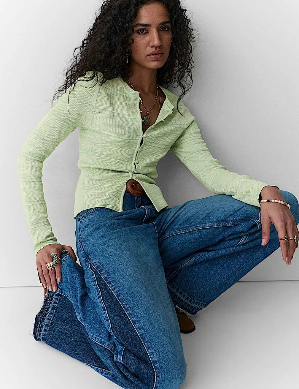 Pletený kardigan s ozdobnými švy