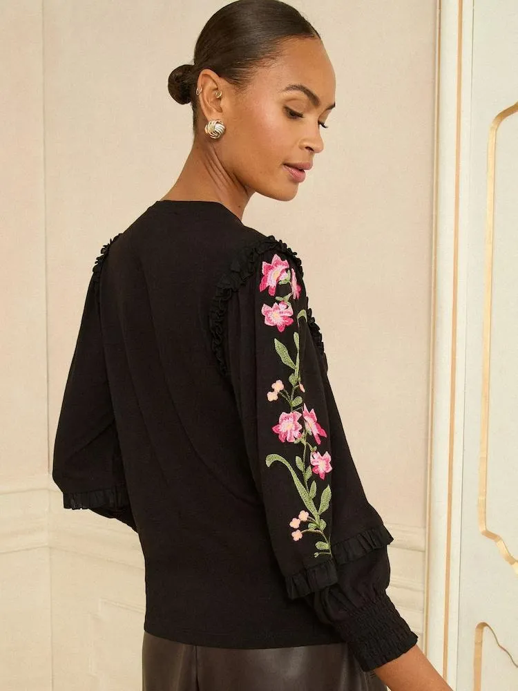 Love & Roses žerzejový top s vyšívanými detaily