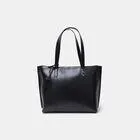 Dámská kožená kabelka v klasickém střihu