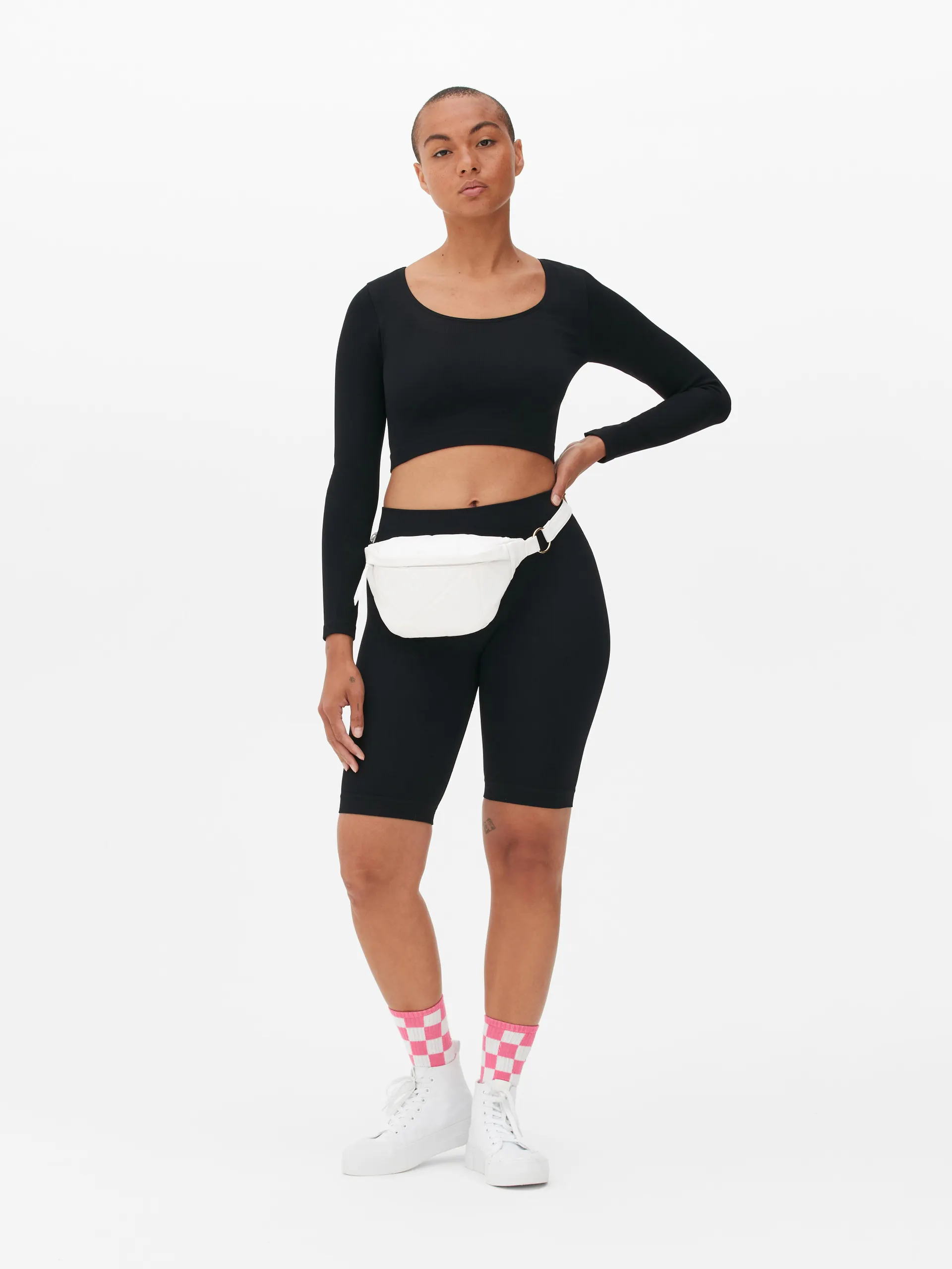 Krátký top s výstřihem