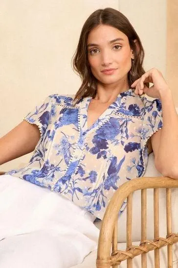 Love & Roses Dobby-Bluse mit Flatterärmeln und Spitzenbesatz