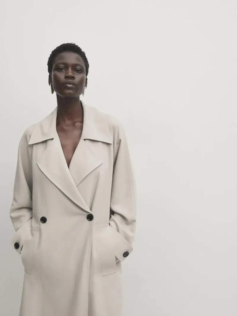 Splývavý trenčkot s páskem