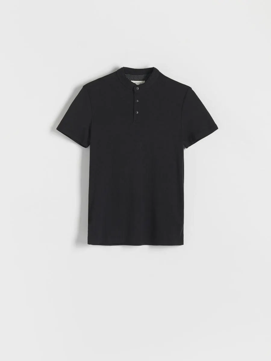 Polo střihu slim s nízkým stojáčkem