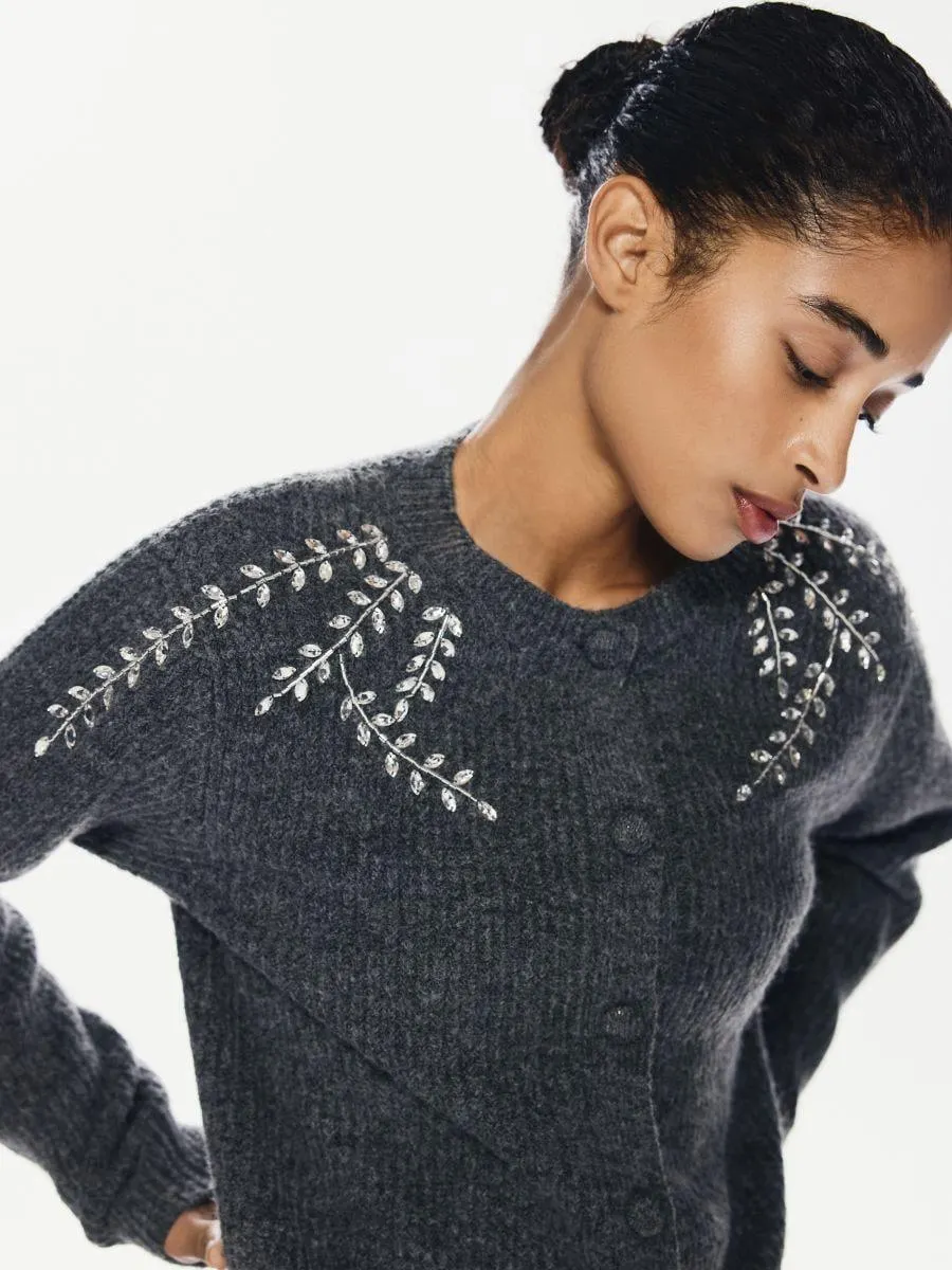 Kardigan s aplikacemi