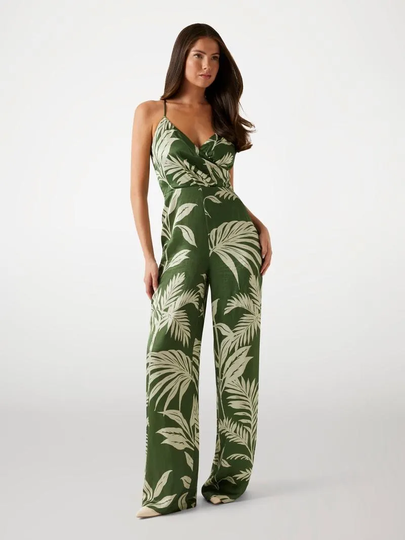 Mono de satén con cuello halter