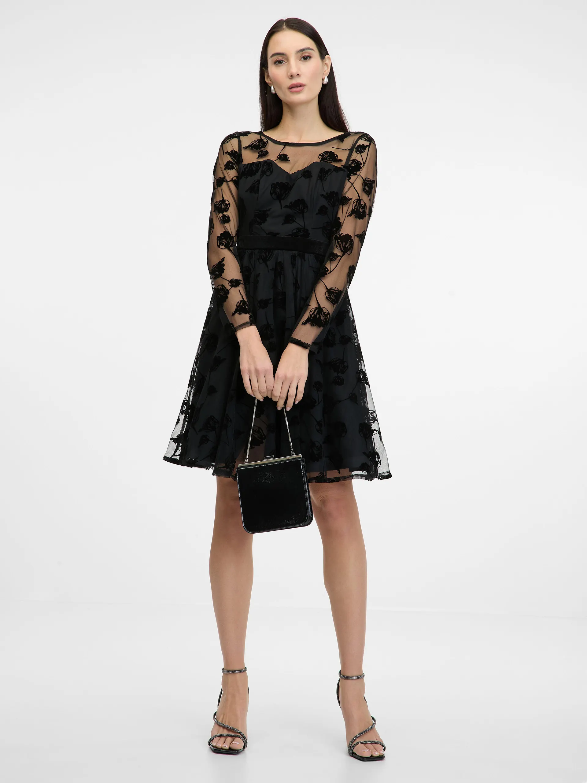 Černé dámské šaty ke kolenům ORSAY