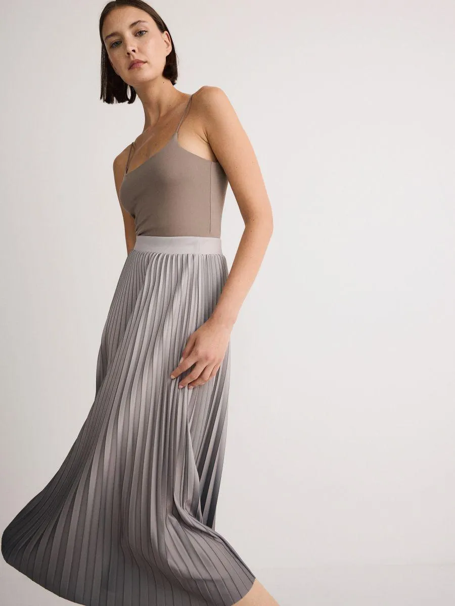 Plisovaná midi sukně