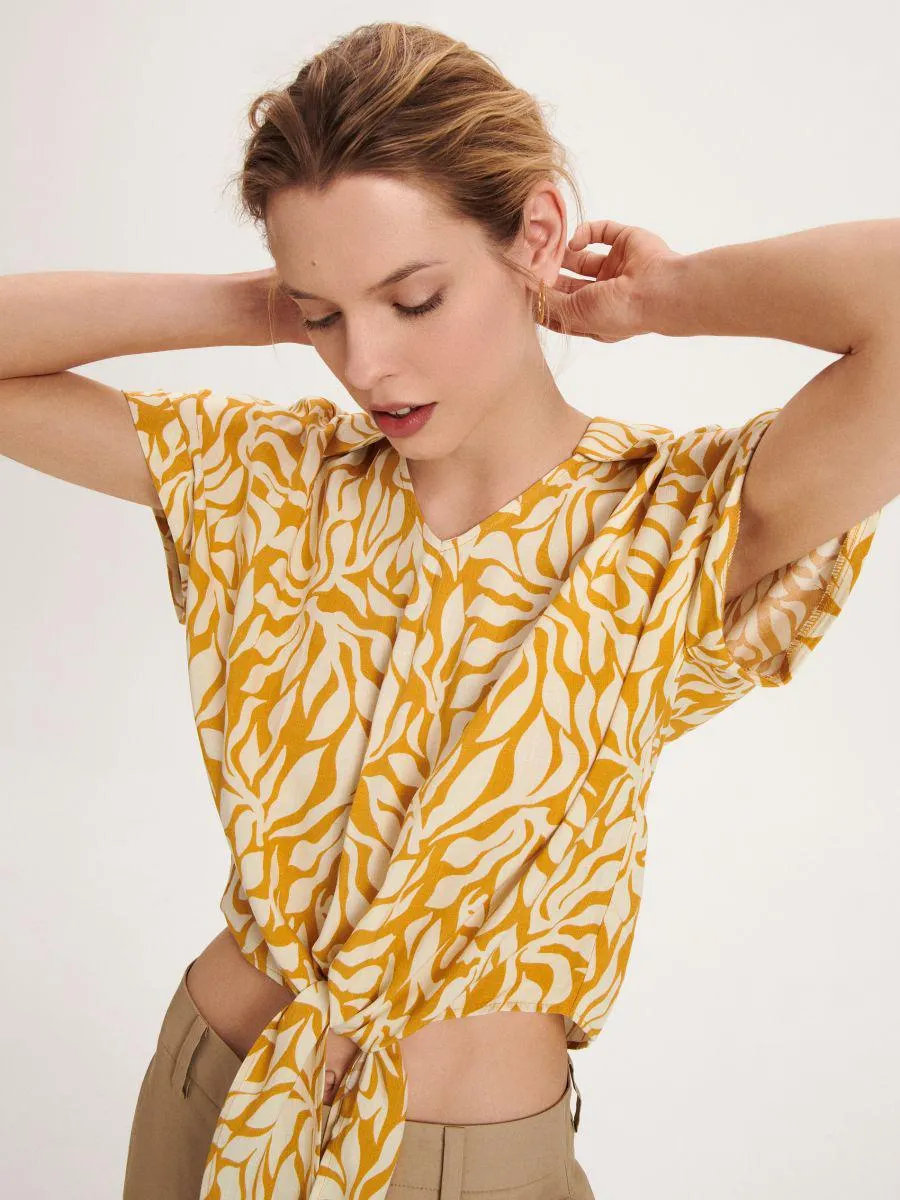 Halenka s ozdobným vázáním