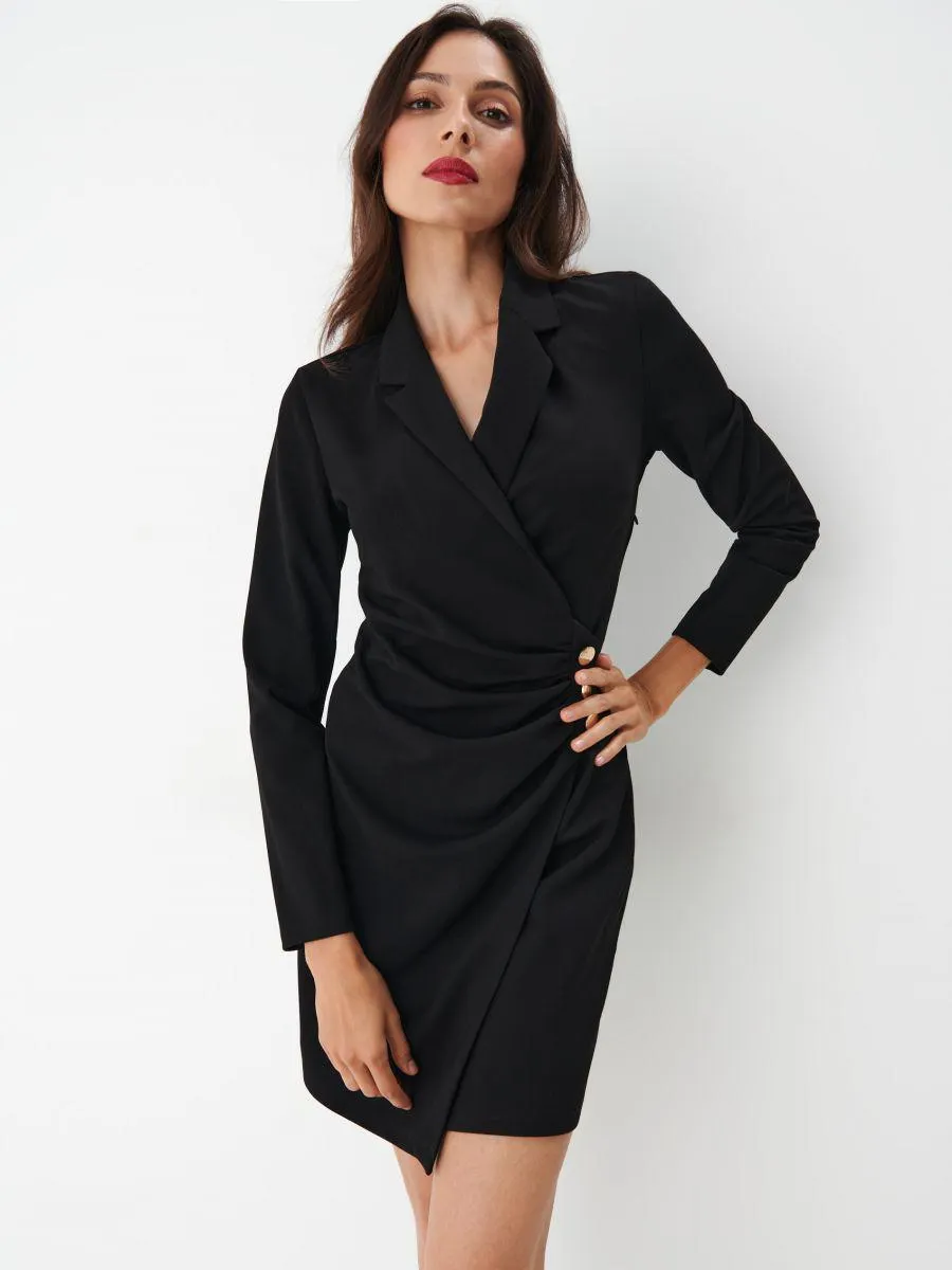 Mini šaty s obálkovým výstřihem