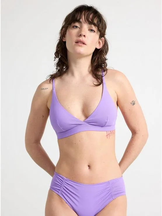 Vyztužená trojúhelníková plavková podprsenka