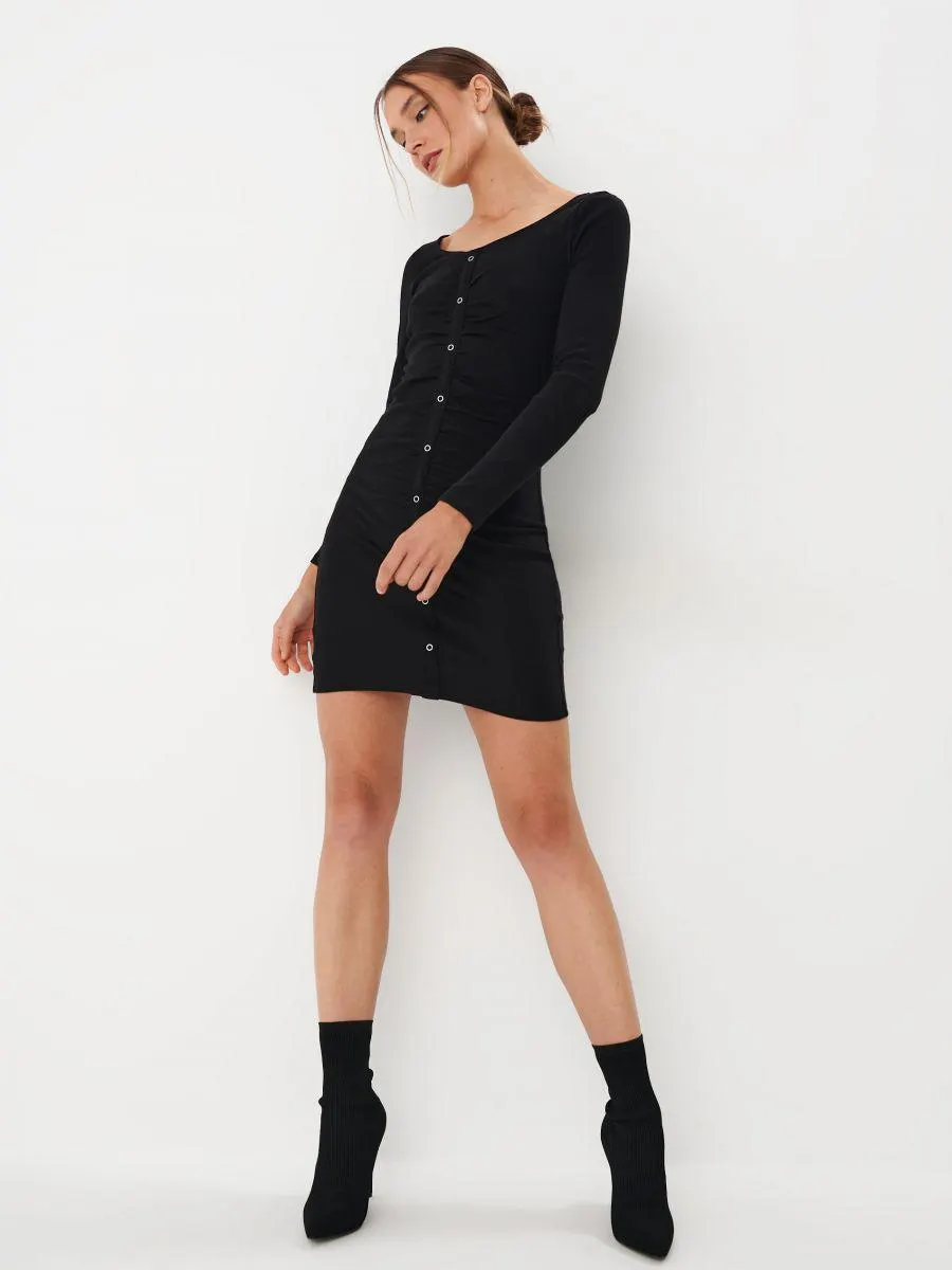 Přiléhavé mini šaty