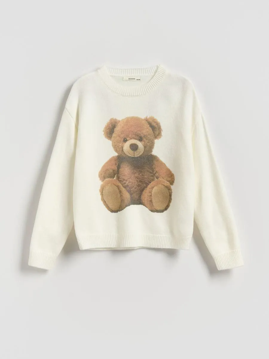 Svetr s motivem medvěda