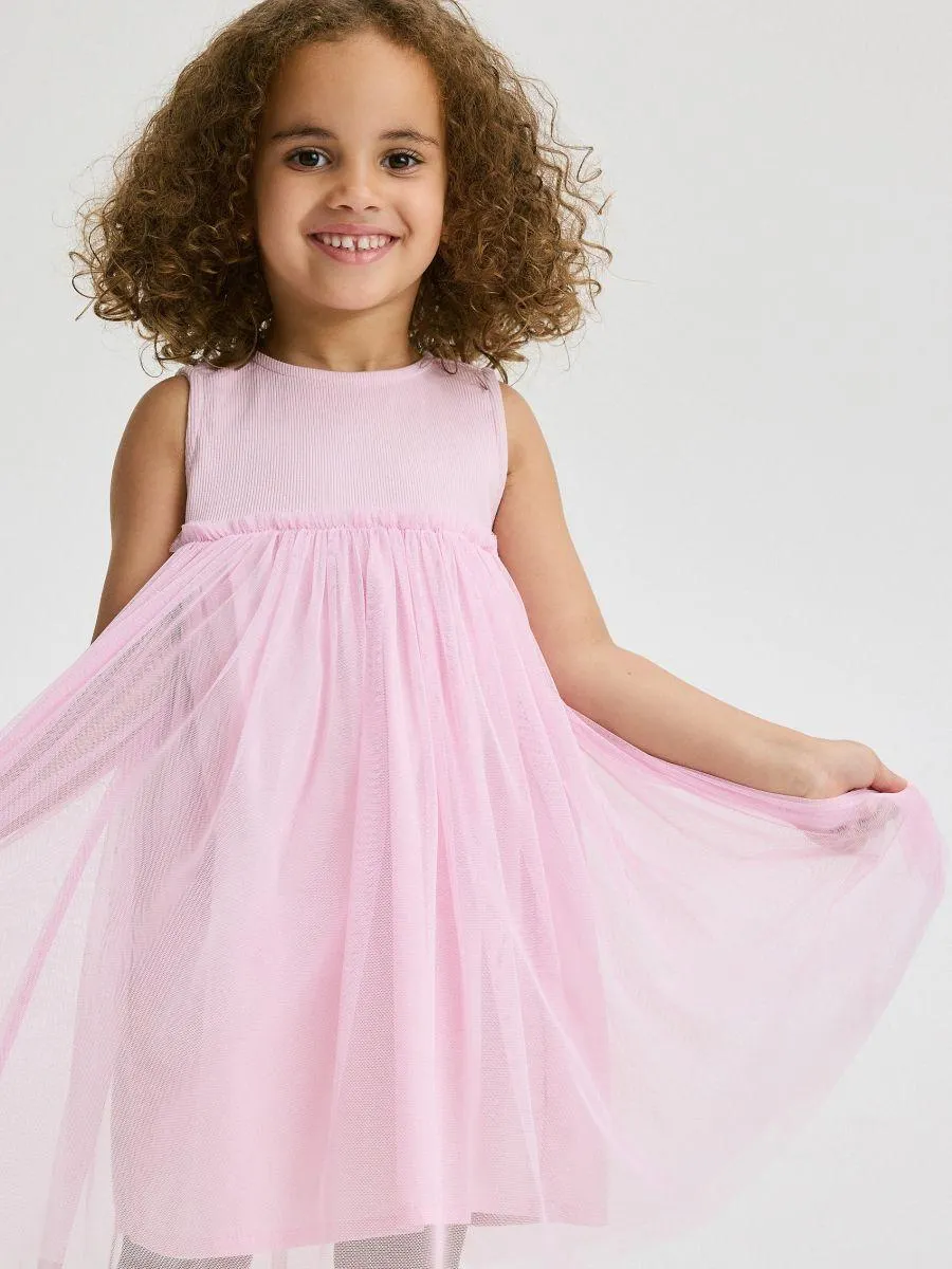 Šaty s tylovou sukní