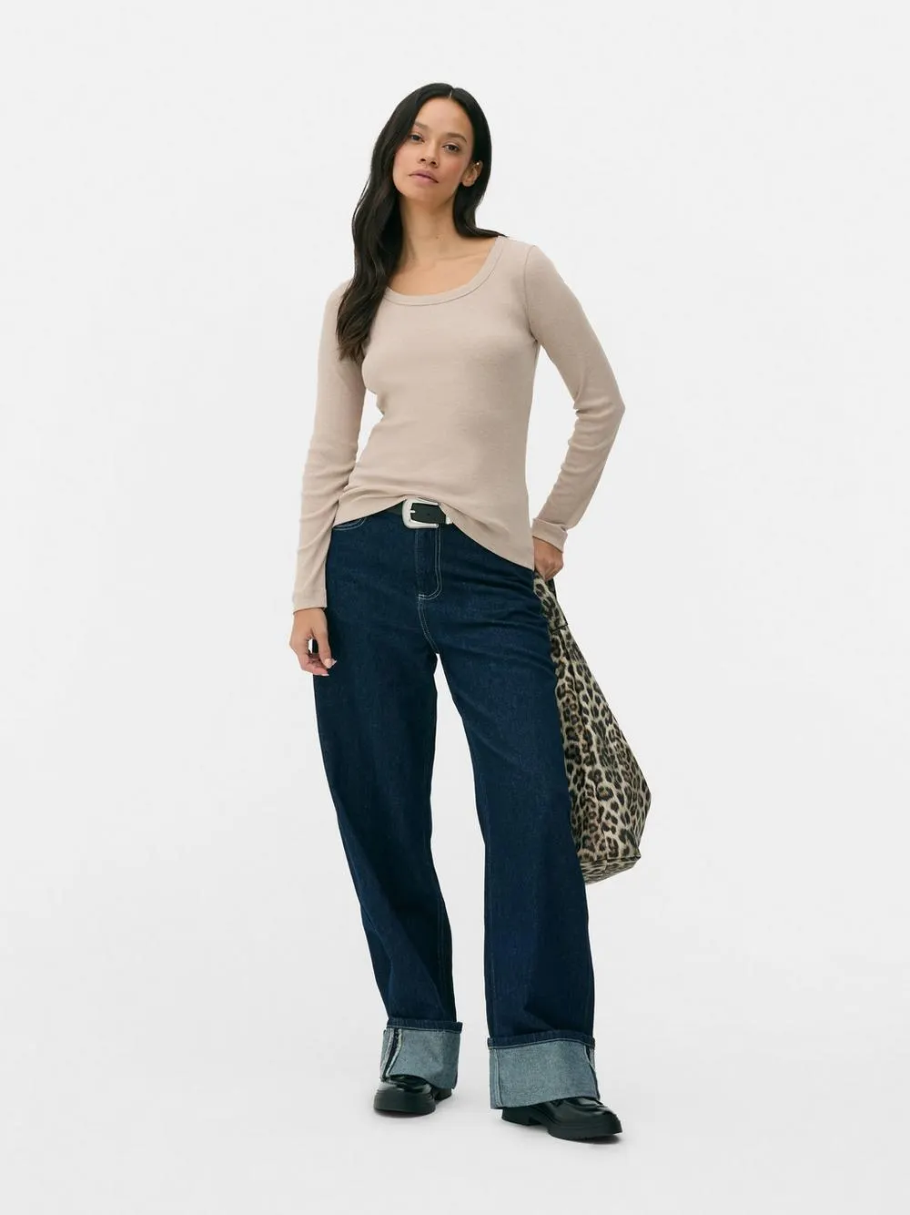 Top s dlouhým rukávem a hlubším výstřihem