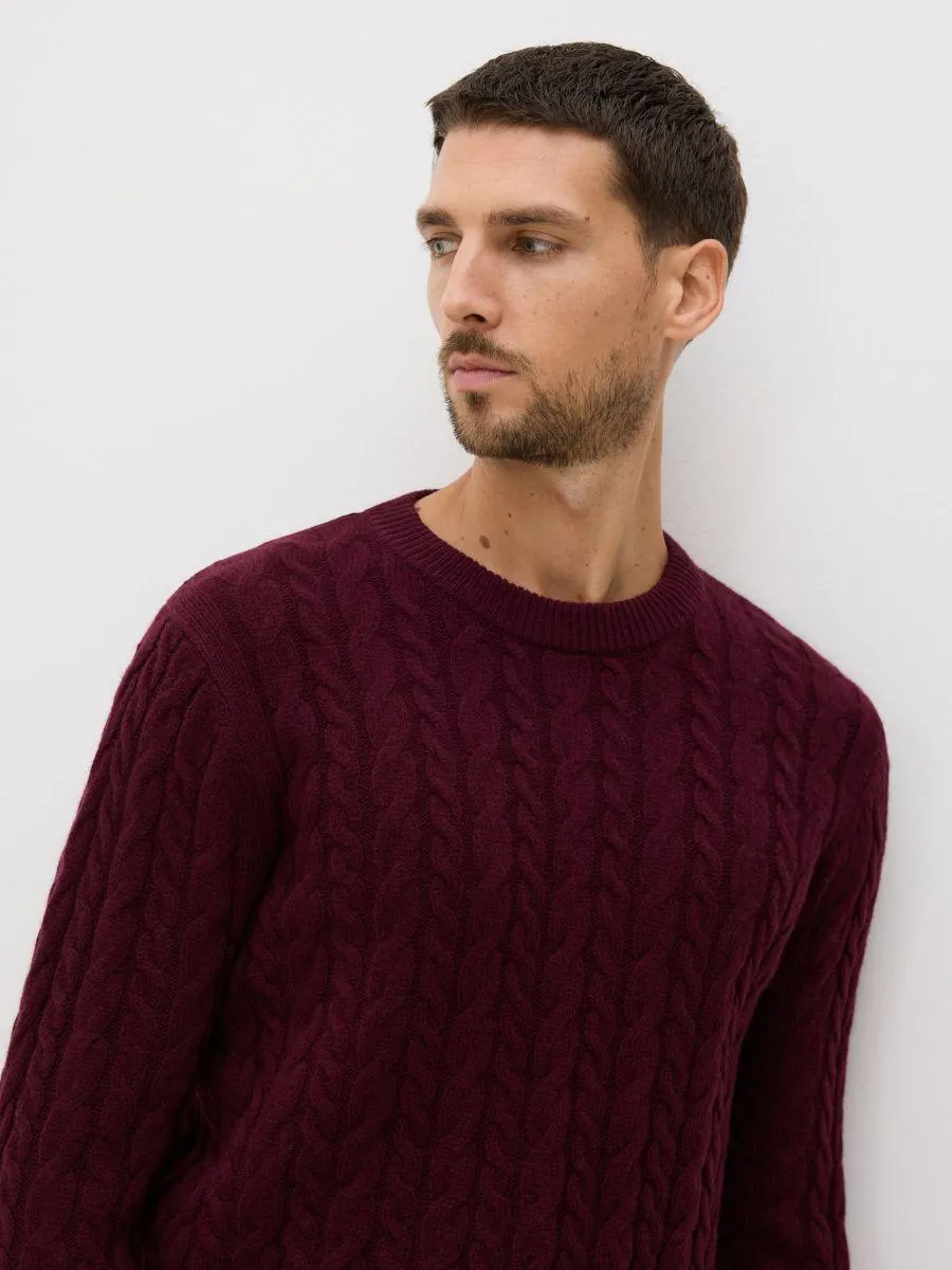 Vlněný svetr s copánkovým vzorem