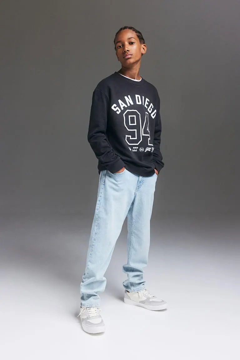 Relaxed Tapered Fit Jeans