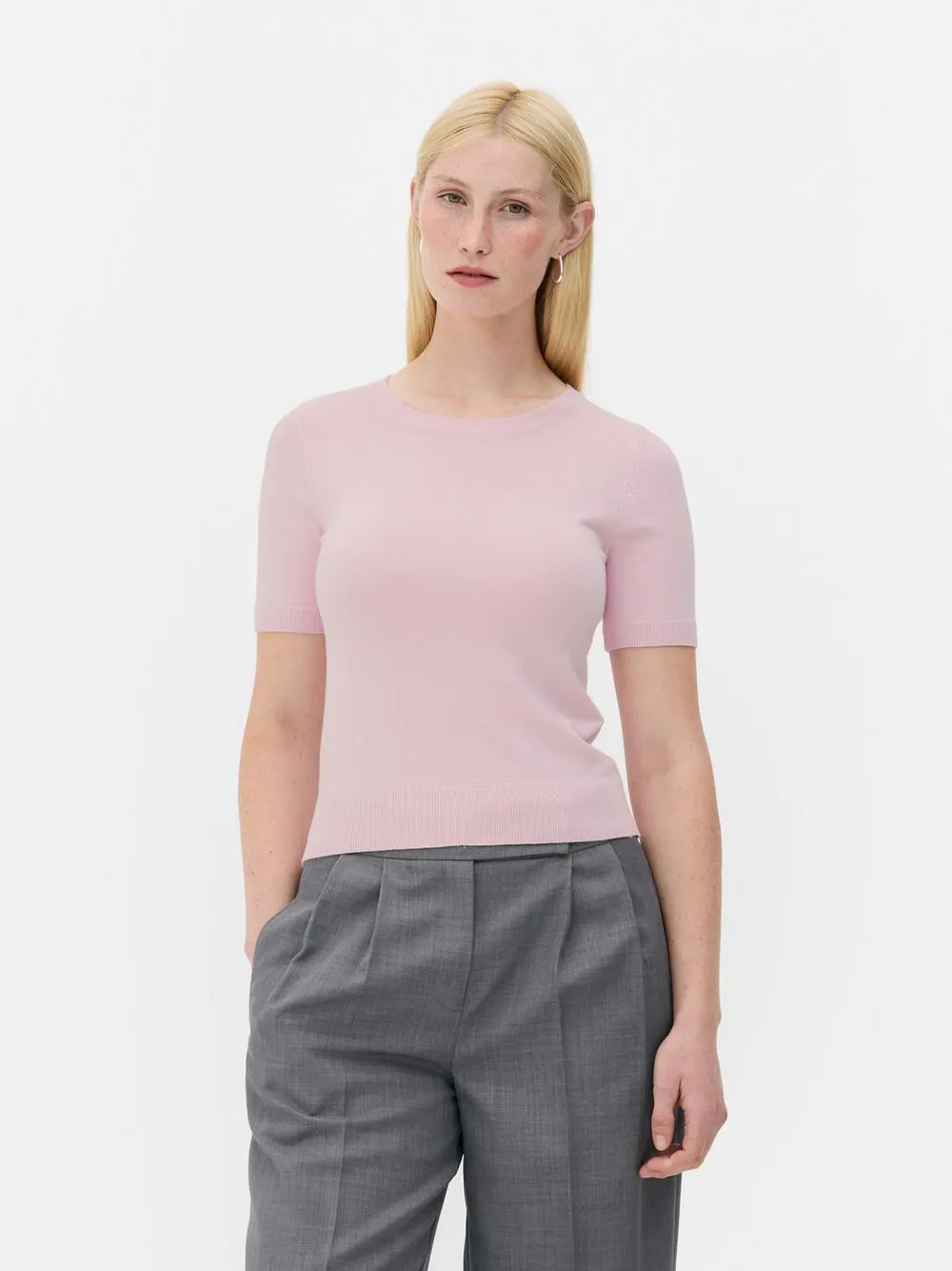 Eng anliegendes, kurzärmeliges T-Shirt