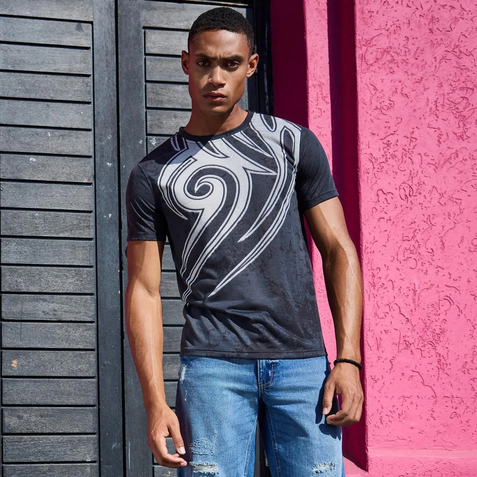 Herren-T-Shirt mit Tribal-Druck