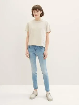 Tapered Jeans mit recycelter Baumwolle