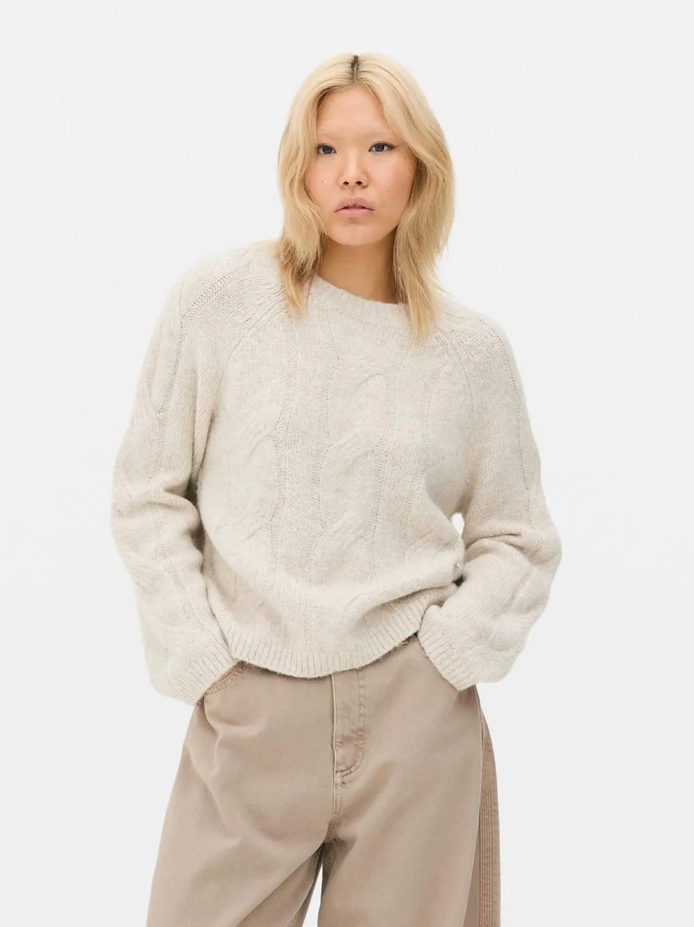 Lässiger Strickpullover mit Zopfmuster