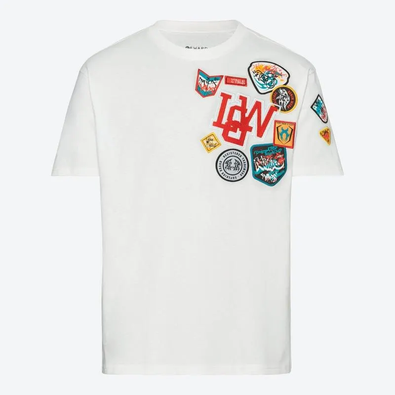 Herren-T-Shirt mit verschiedenen Badges