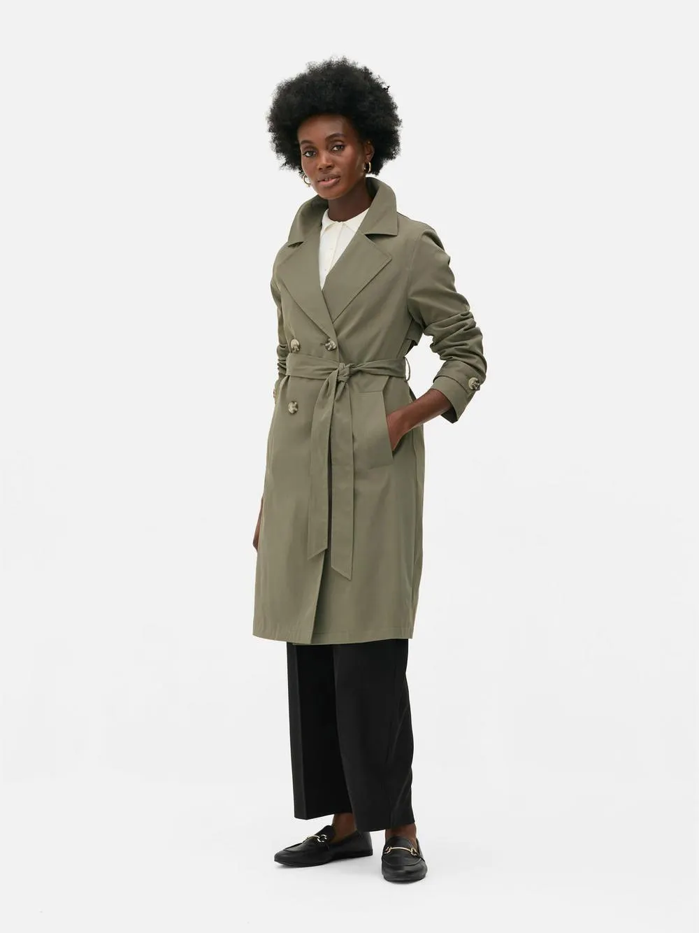 Zweireihiger Trenchcoat mit Gürtel