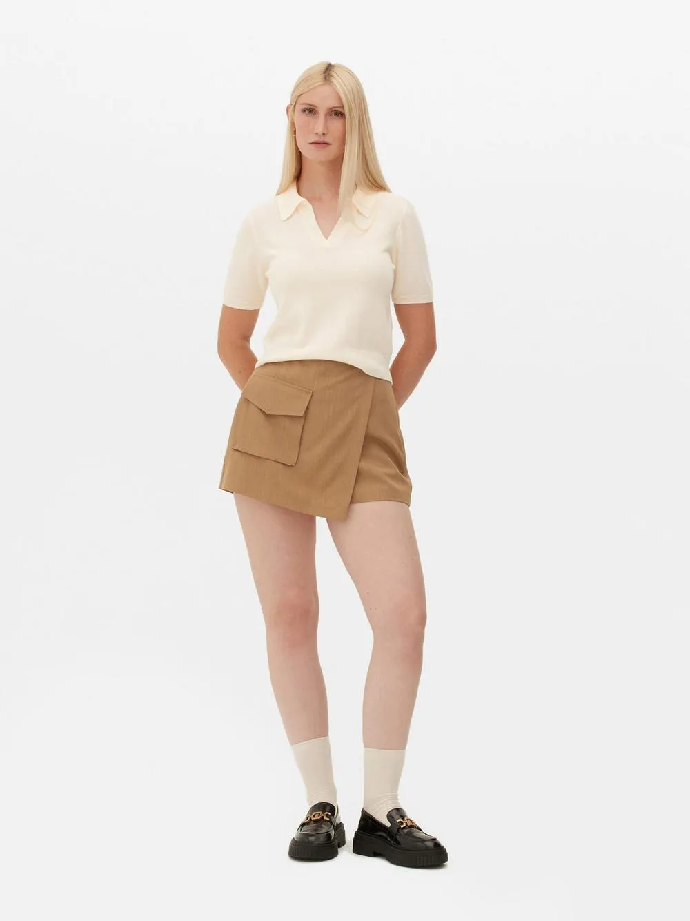 Kurzärmeliges Feinstricktop mit Kragen