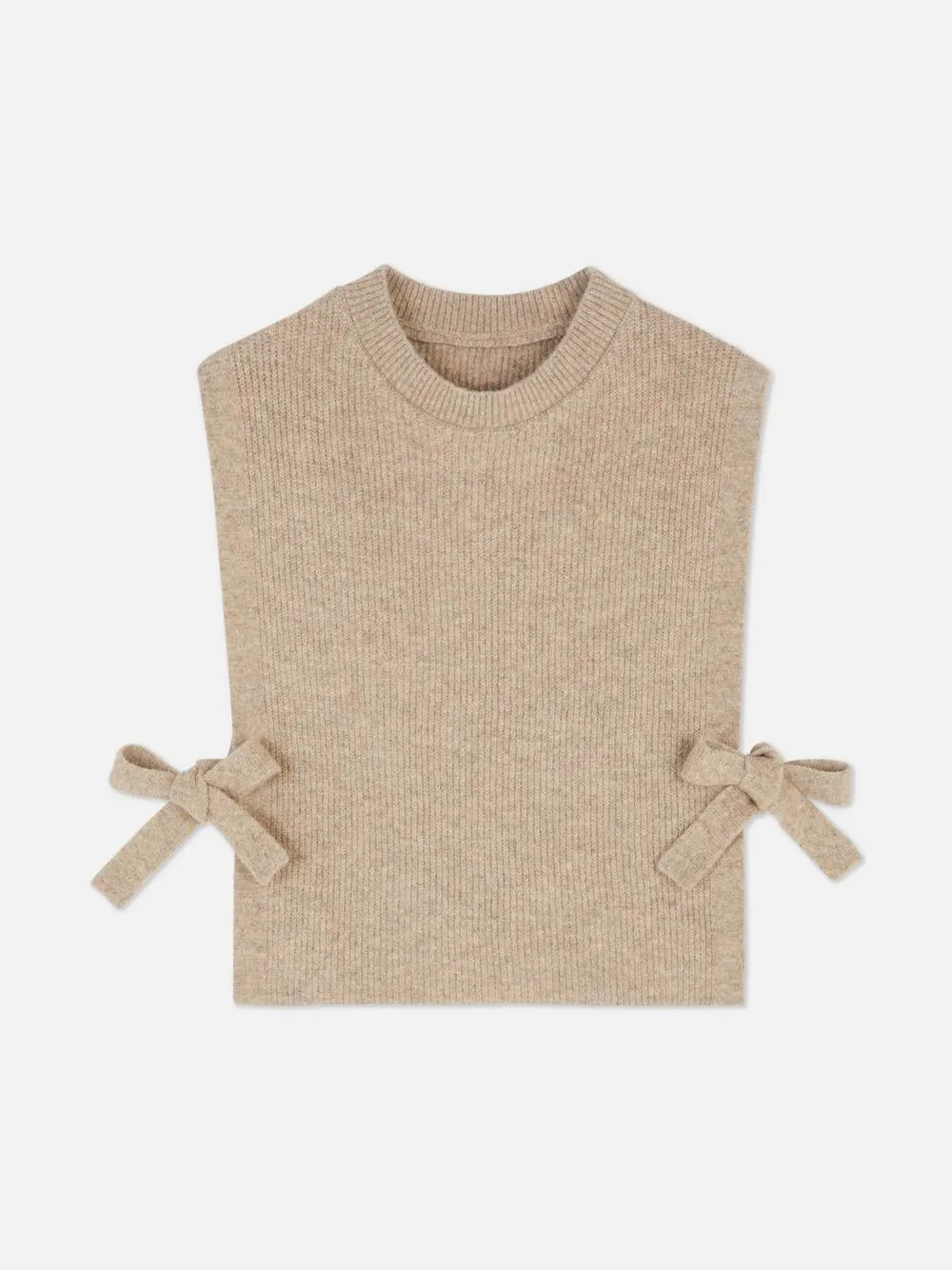 Gestrickter Einsatz mit seitlichen Bindebändern