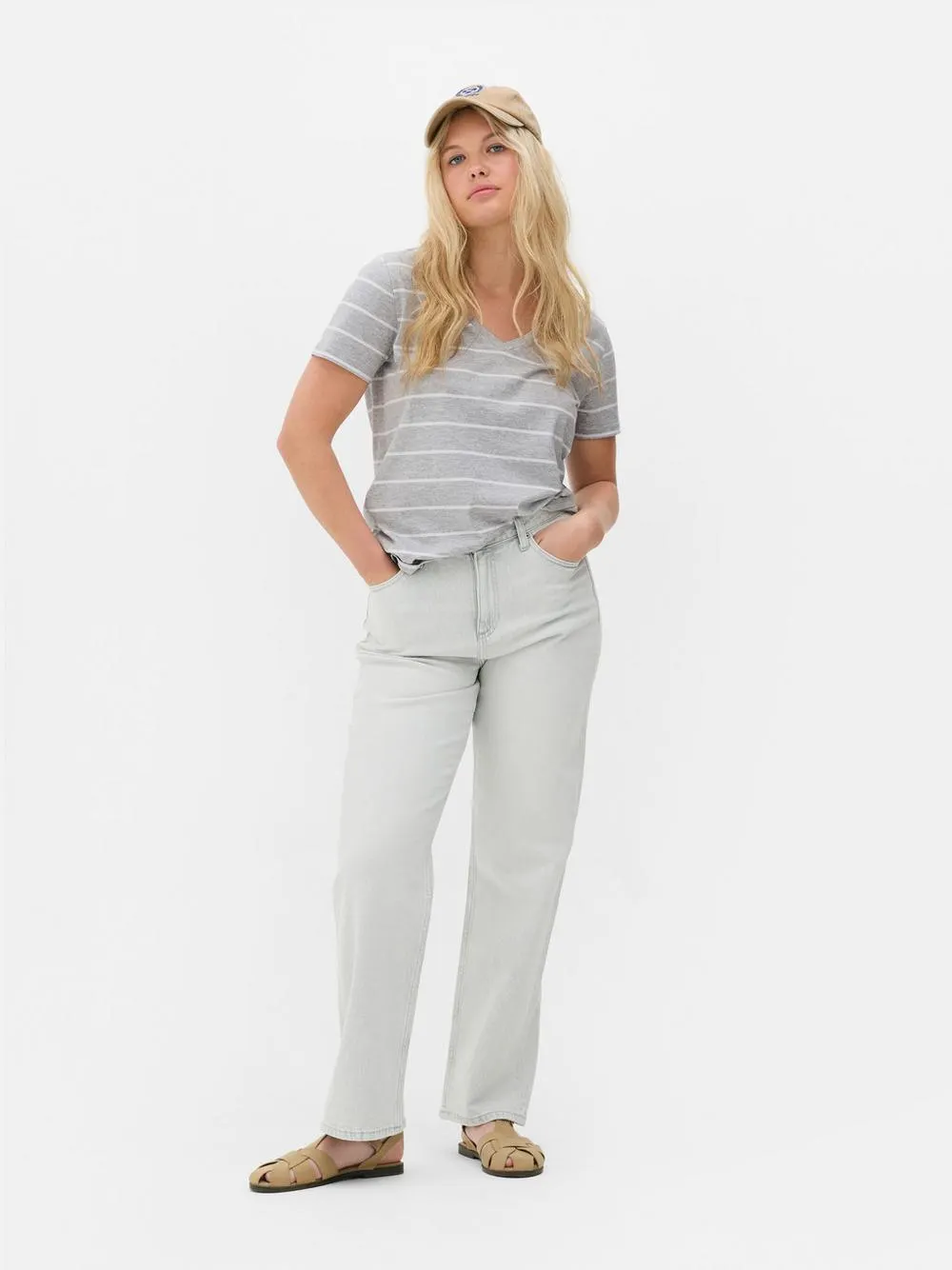 Gestreiftes T-Shirt mit V-Ausschnitt