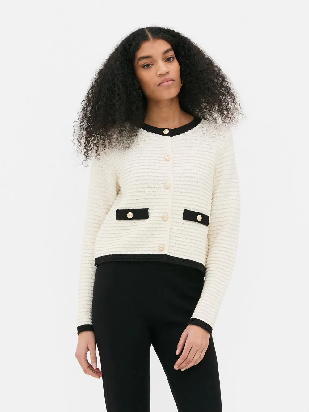 Cárdigan con ribete en contraste de Paula Echevarría