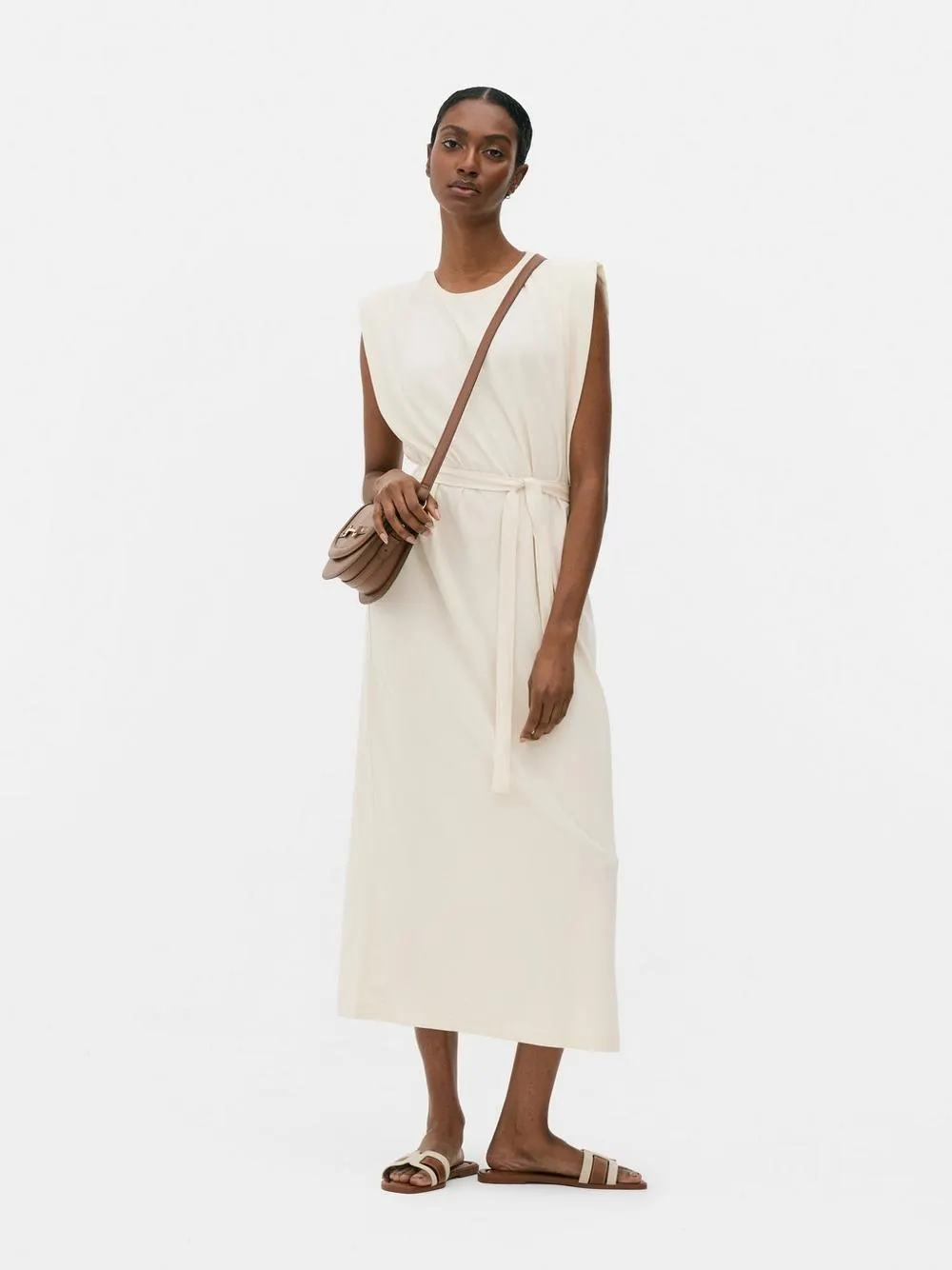 Ärmelloses Midikleid mit Gürtel